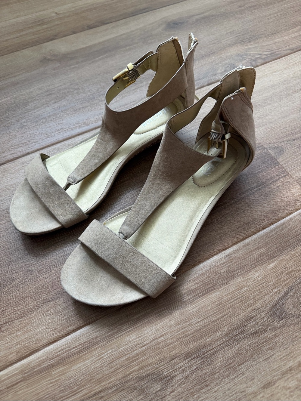 Kenneth Cole Reaction Taupe Suede T-Strap Sandals
